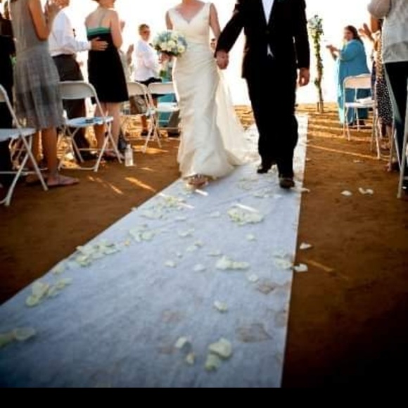 Beautiful wedding dress - Picture 2 of 8